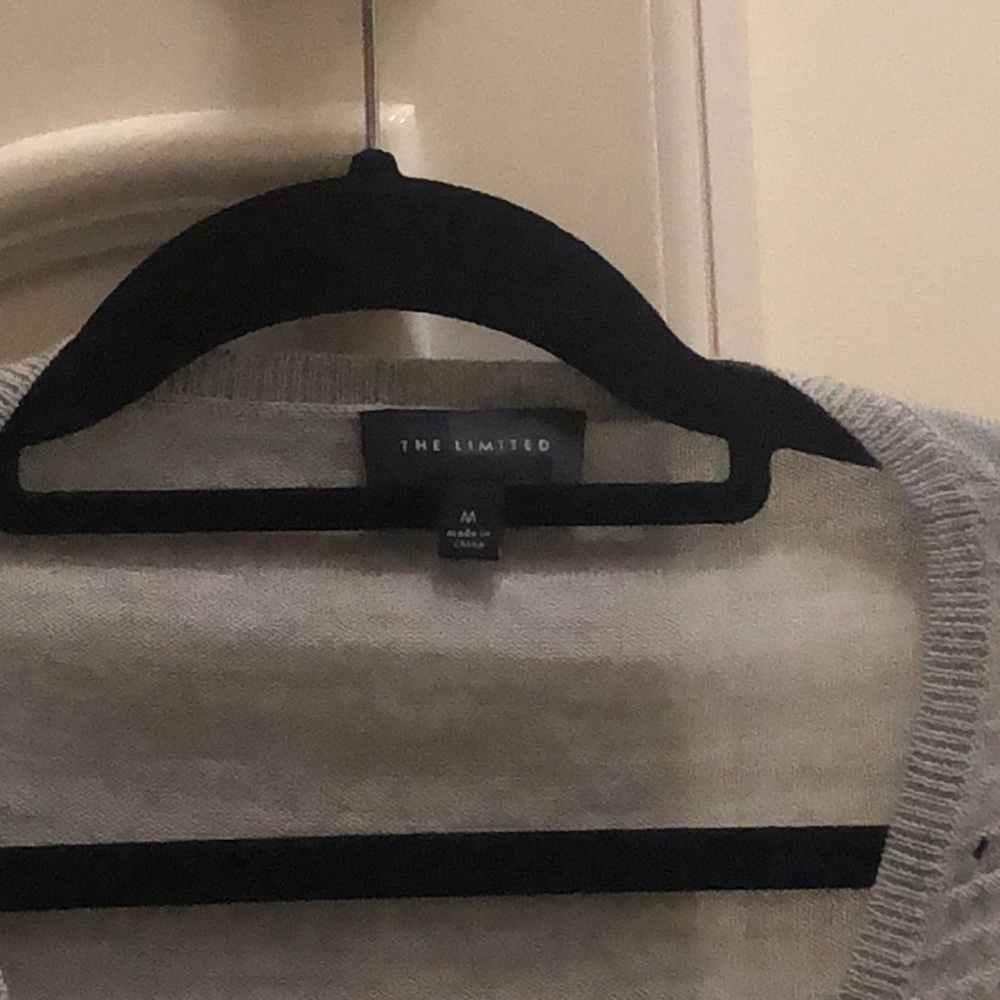 Grey v neck sweater - Picture 2 of 3